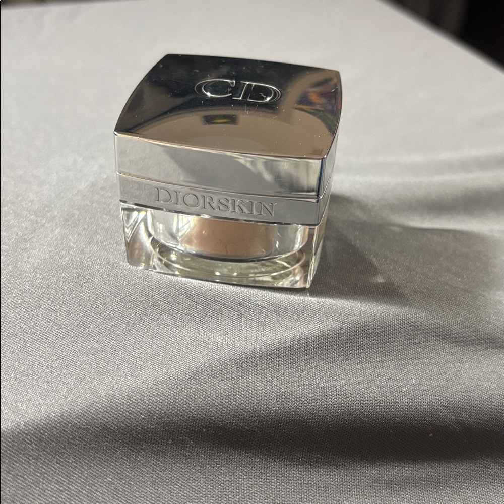 Christian Dior DiorSkin Nude Natural Glow Fresh Powder Makeup Foundation Powder